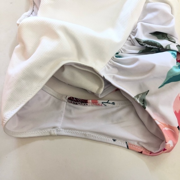 CUPSHE Woman’s Halter Cutout Rushing White Floral One Piece Swimsuit Size XS - Picture 7 of 9